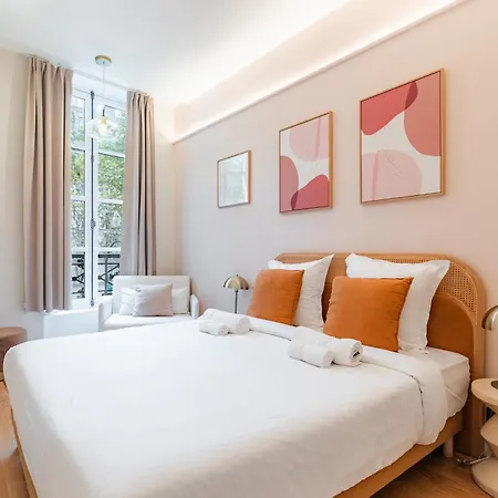 Spacious Air-conditioned In Bastille, 11th Apartment